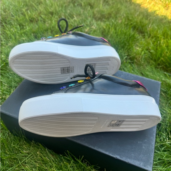 Kurt Geiger Tennis Shoes size 7 worn once for about 2hours comes with box - Picture 2 of 5